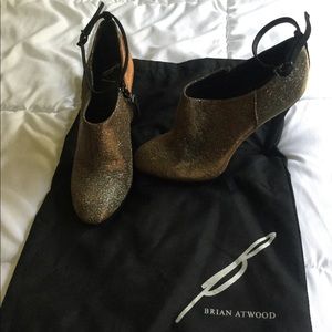 B ATWOOD Fruitera Metallic Ankle Strap Bootie New
